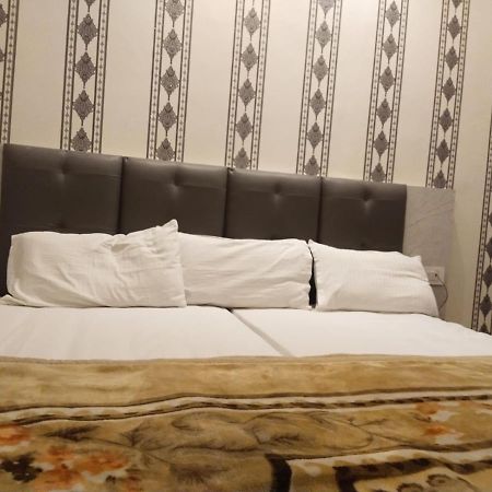 Hotel Gateway Kailash Варанаси Екстериор снимка