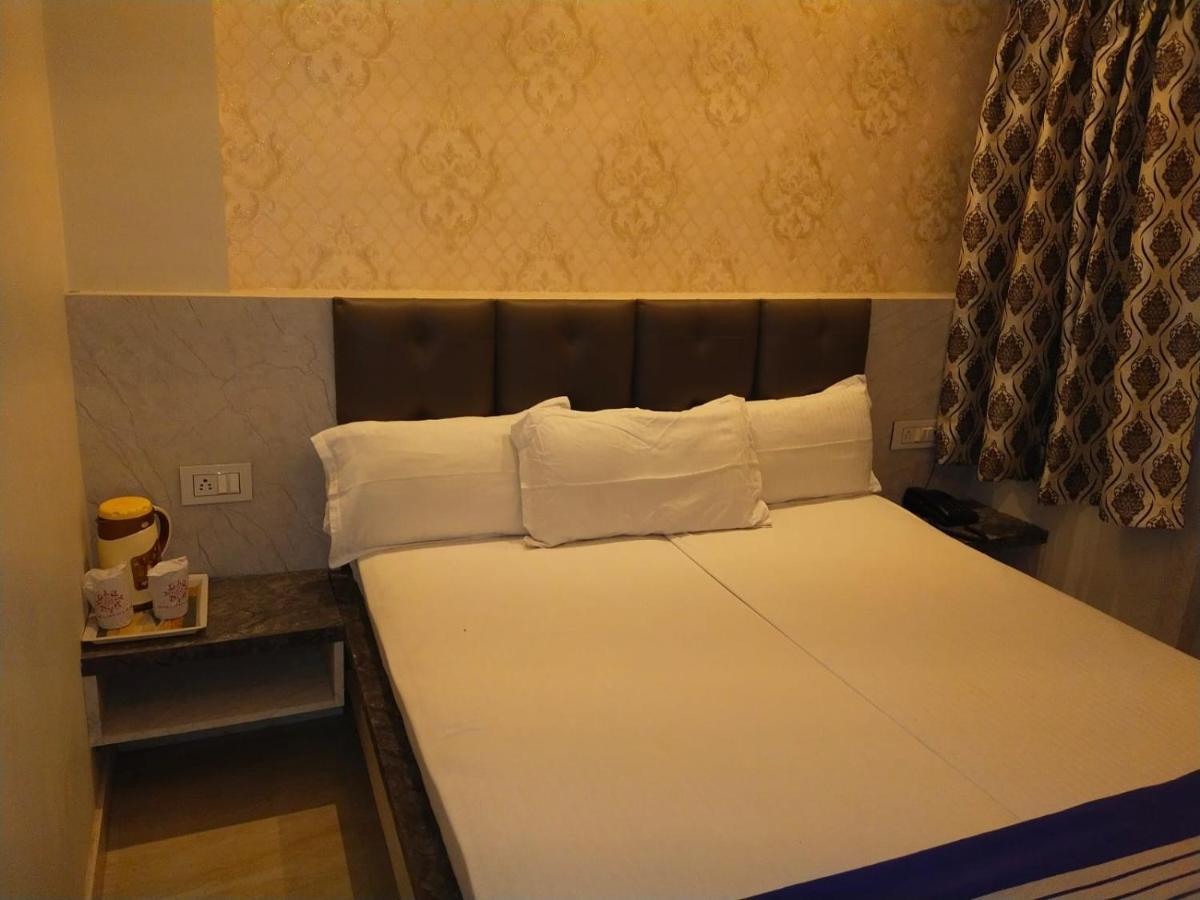 Hotel Gateway Kailash Варанаси Екстериор снимка