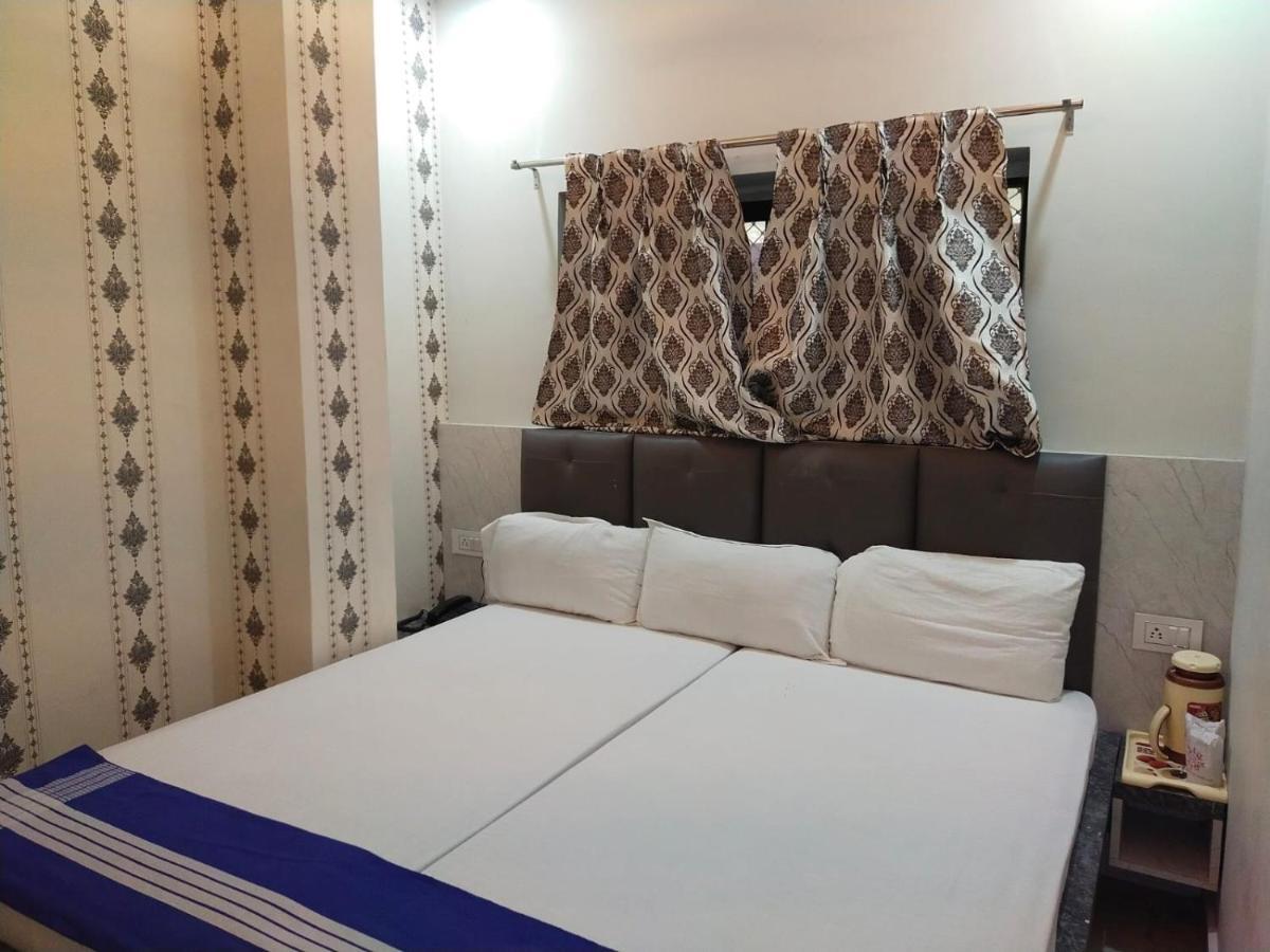 Hotel Gateway Kailash Варанаси Екстериор снимка