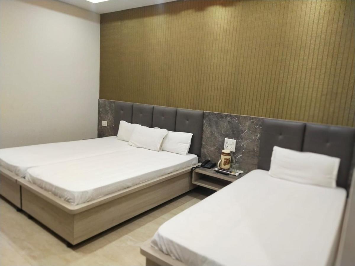 Hotel Gateway Kailash Варанаси Екстериор снимка