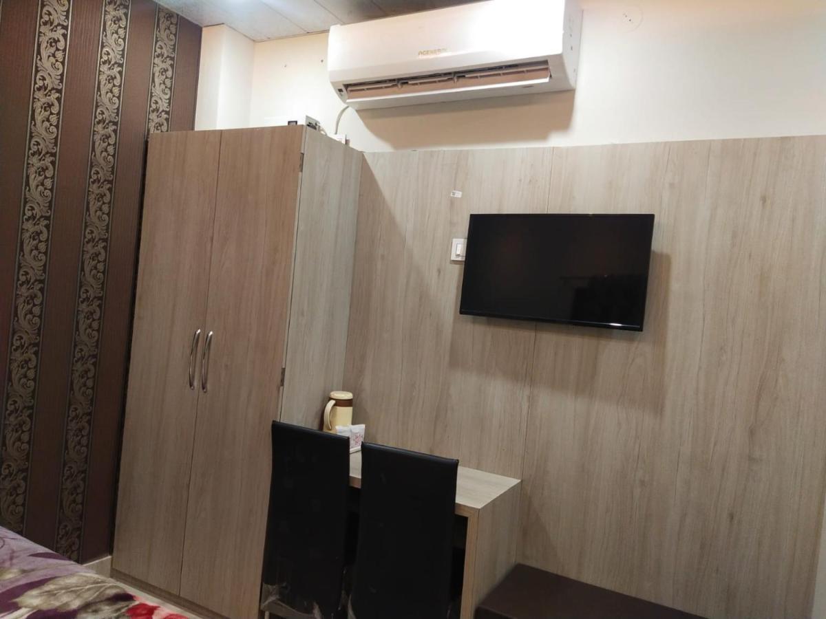 Hotel Gateway Kailash Варанаси Екстериор снимка