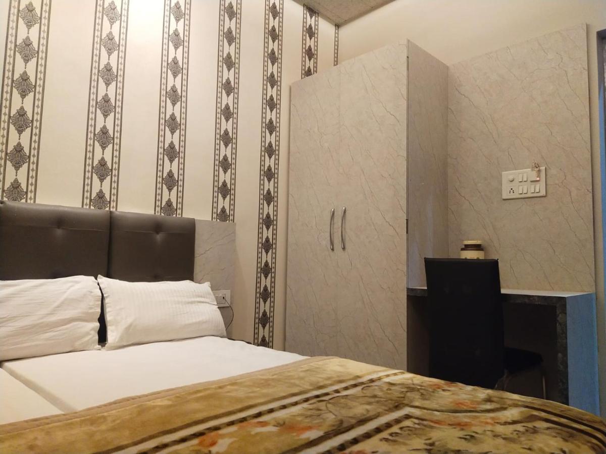 Hotel Gateway Kailash Варанаси Екстериор снимка