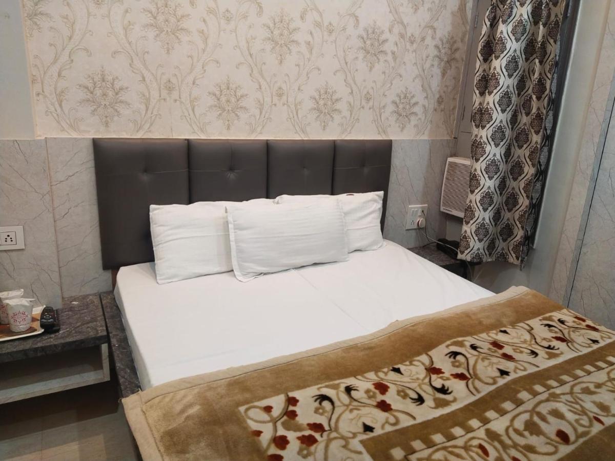 Hotel Gateway Kailash Варанаси Екстериор снимка