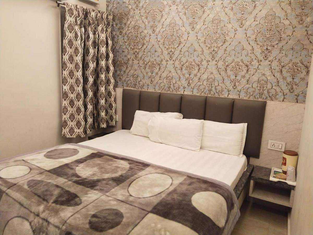 Hotel Gateway Kailash Варанаси Екстериор снимка