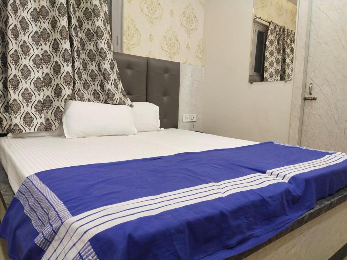 Hotel Gateway Kailash Варанаси Екстериор снимка