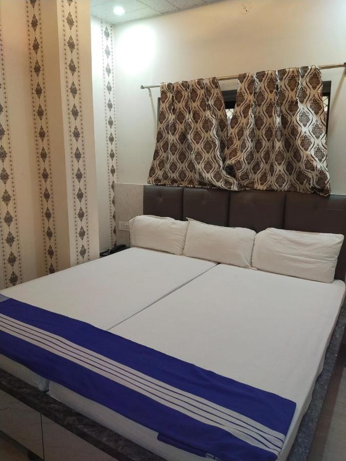 Hotel Gateway Kailash Варанаси Екстериор снимка