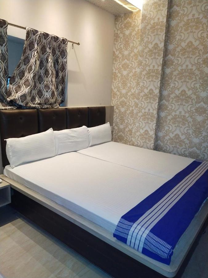 Hotel Gateway Kailash Варанаси Екстериор снимка