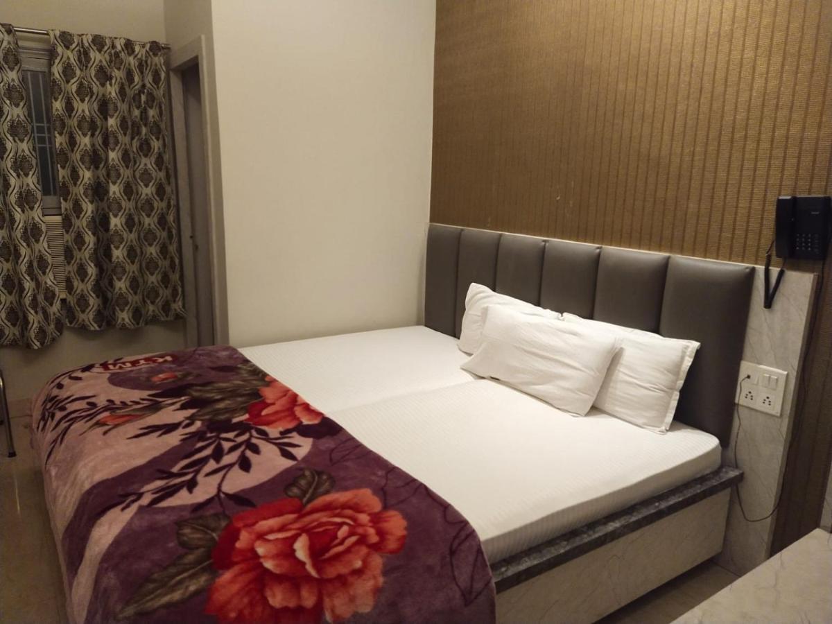 Hotel Gateway Kailash Варанаси Екстериор снимка