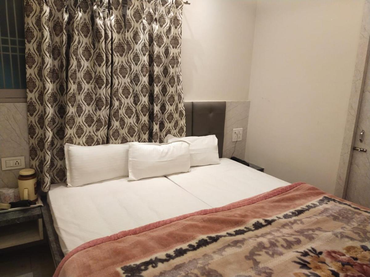 Hotel Gateway Kailash Варанаси Екстериор снимка