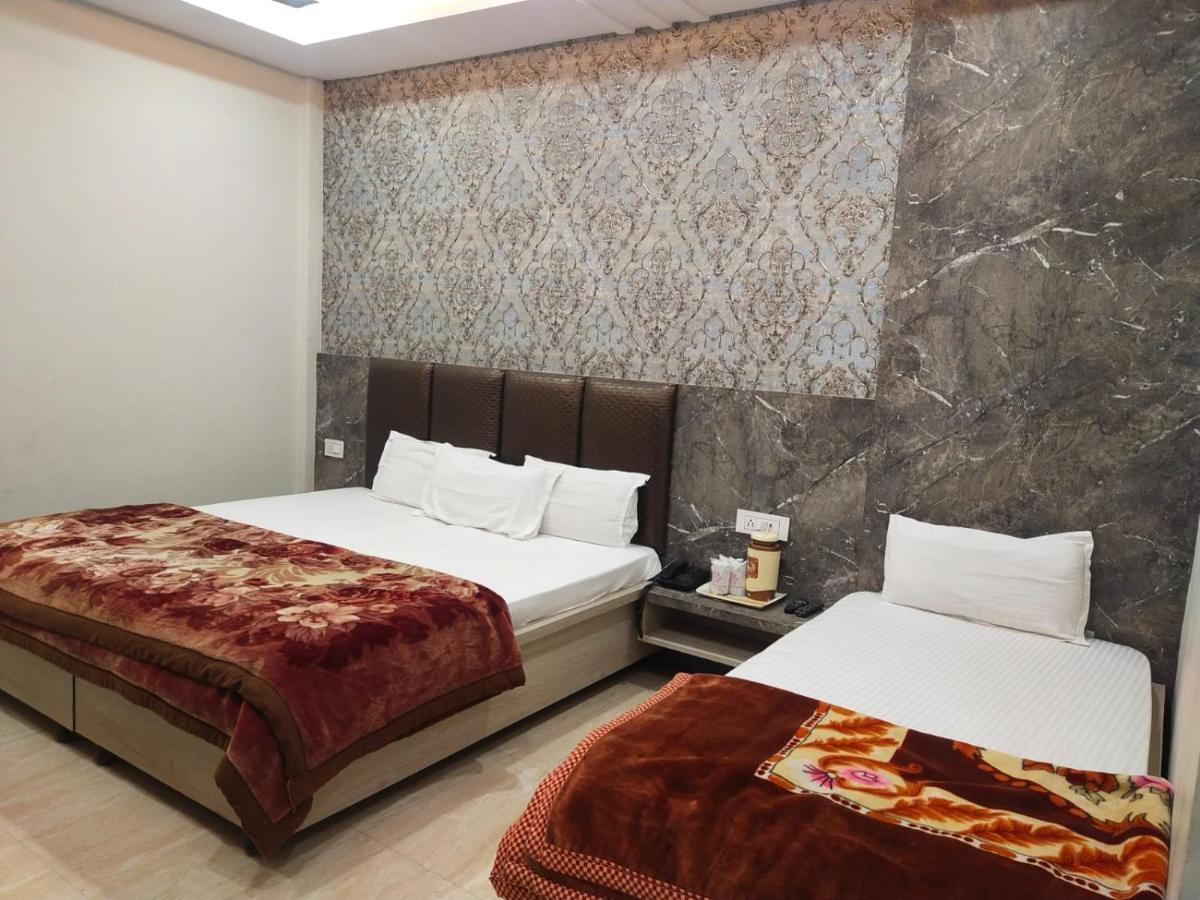 Hotel Gateway Kailash Варанаси Екстериор снимка
