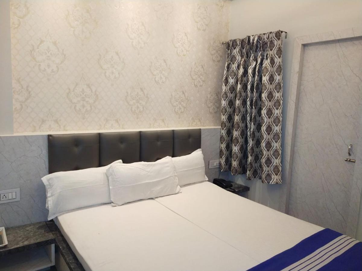 Hotel Gateway Kailash Варанаси Екстериор снимка