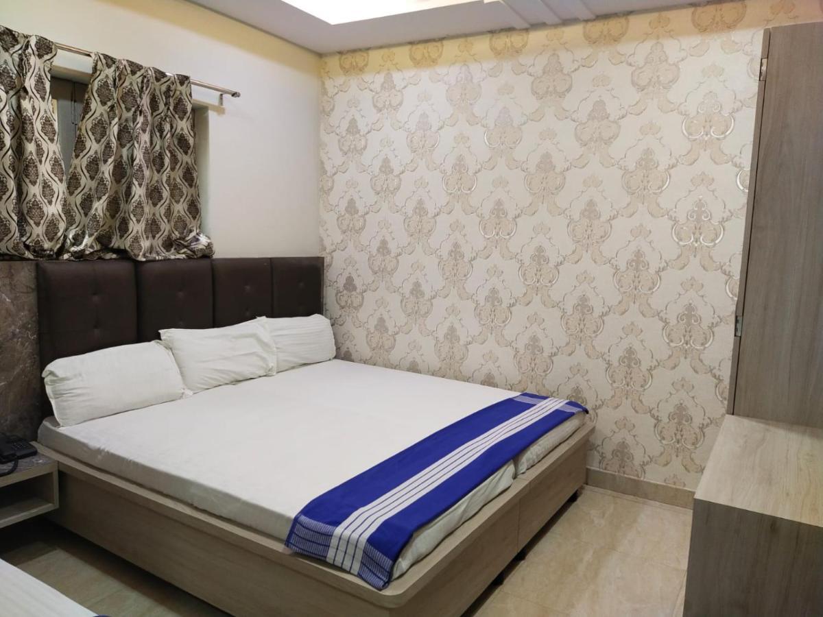 Hotel Gateway Kailash Варанаси Екстериор снимка