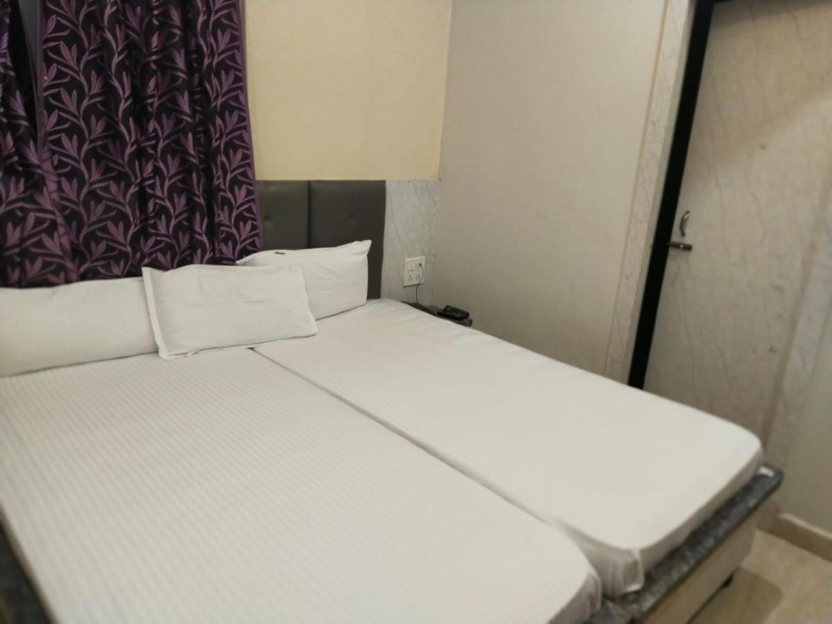 Hotel Gateway Kailash Варанаси Екстериор снимка