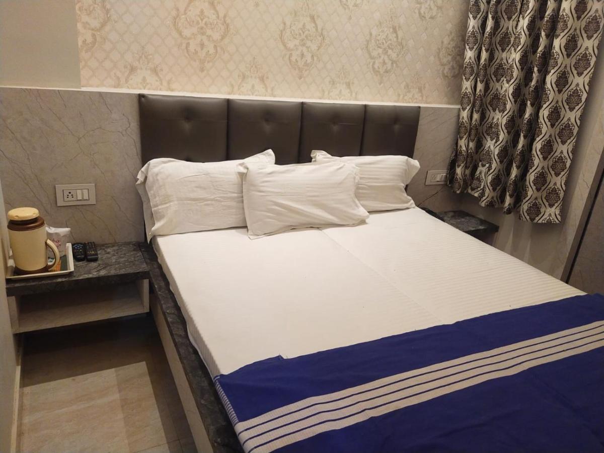 Hotel Gateway Kailash Варанаси Екстериор снимка