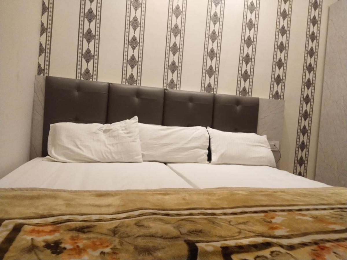 Hotel Gateway Kailash Варанаси Екстериор снимка