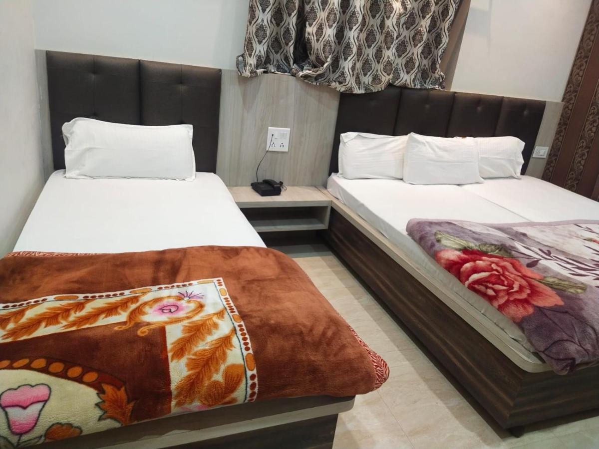 Hotel Gateway Kailash Варанаси Екстериор снимка