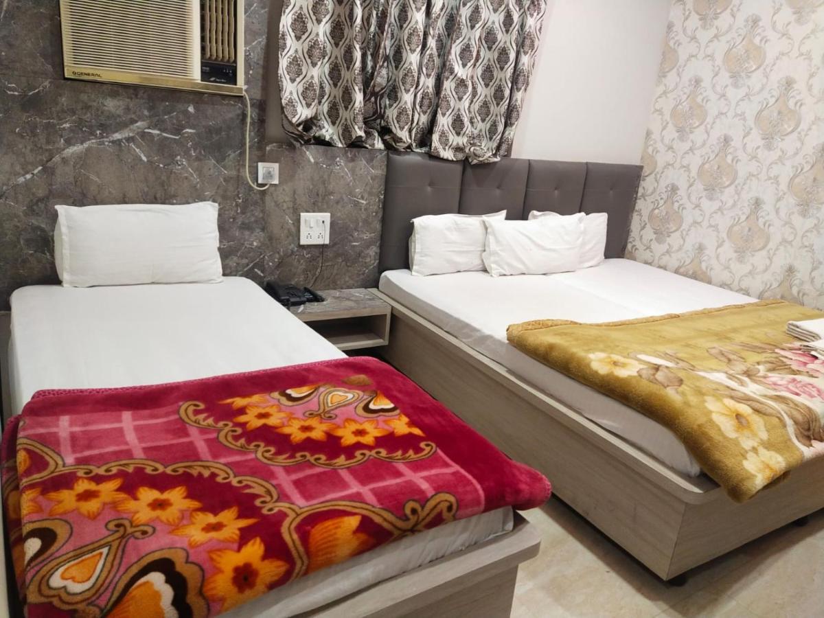 Hotel Gateway Kailash Варанаси Екстериор снимка