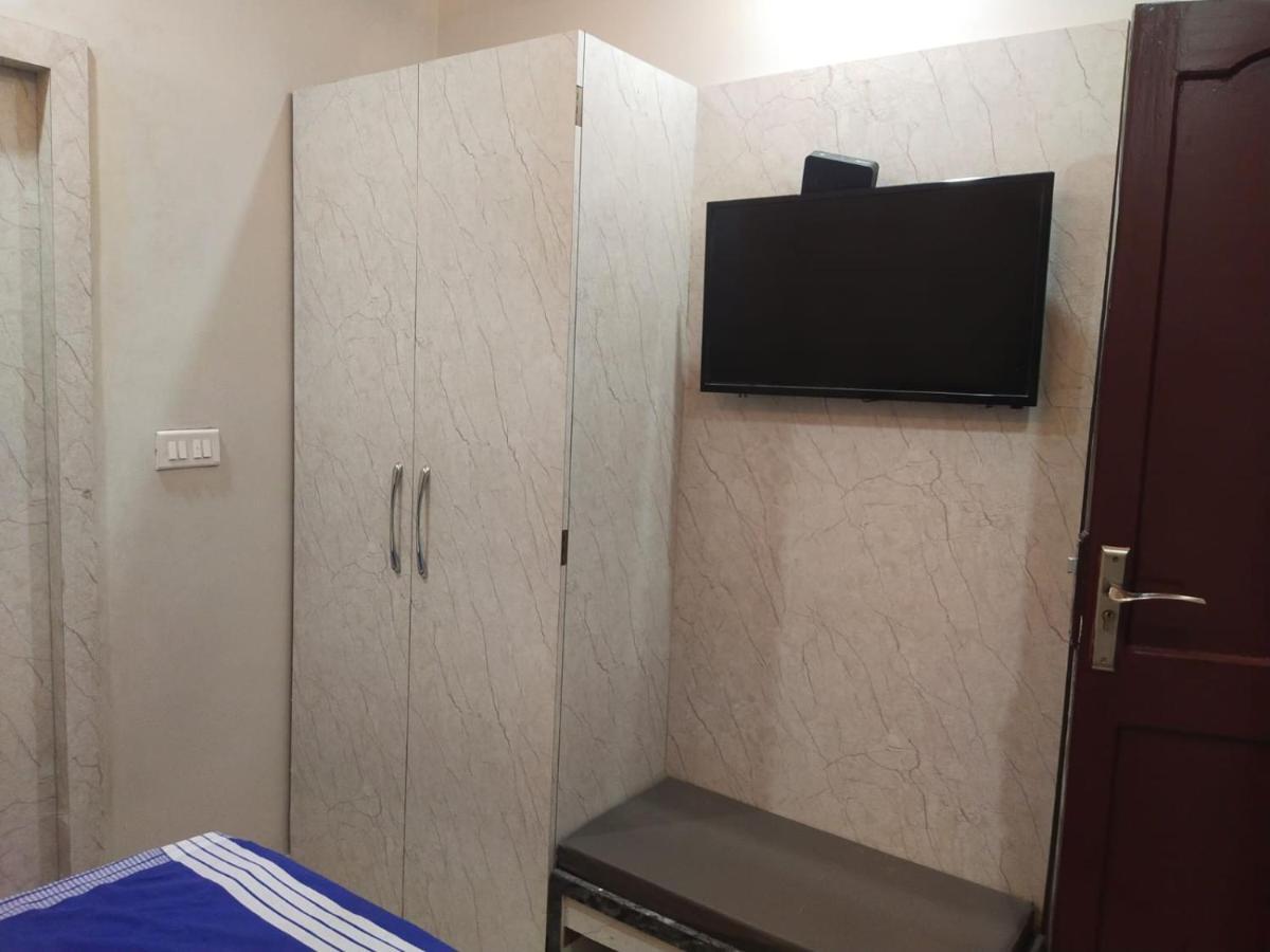 Hotel Gateway Kailash Варанаси Екстериор снимка