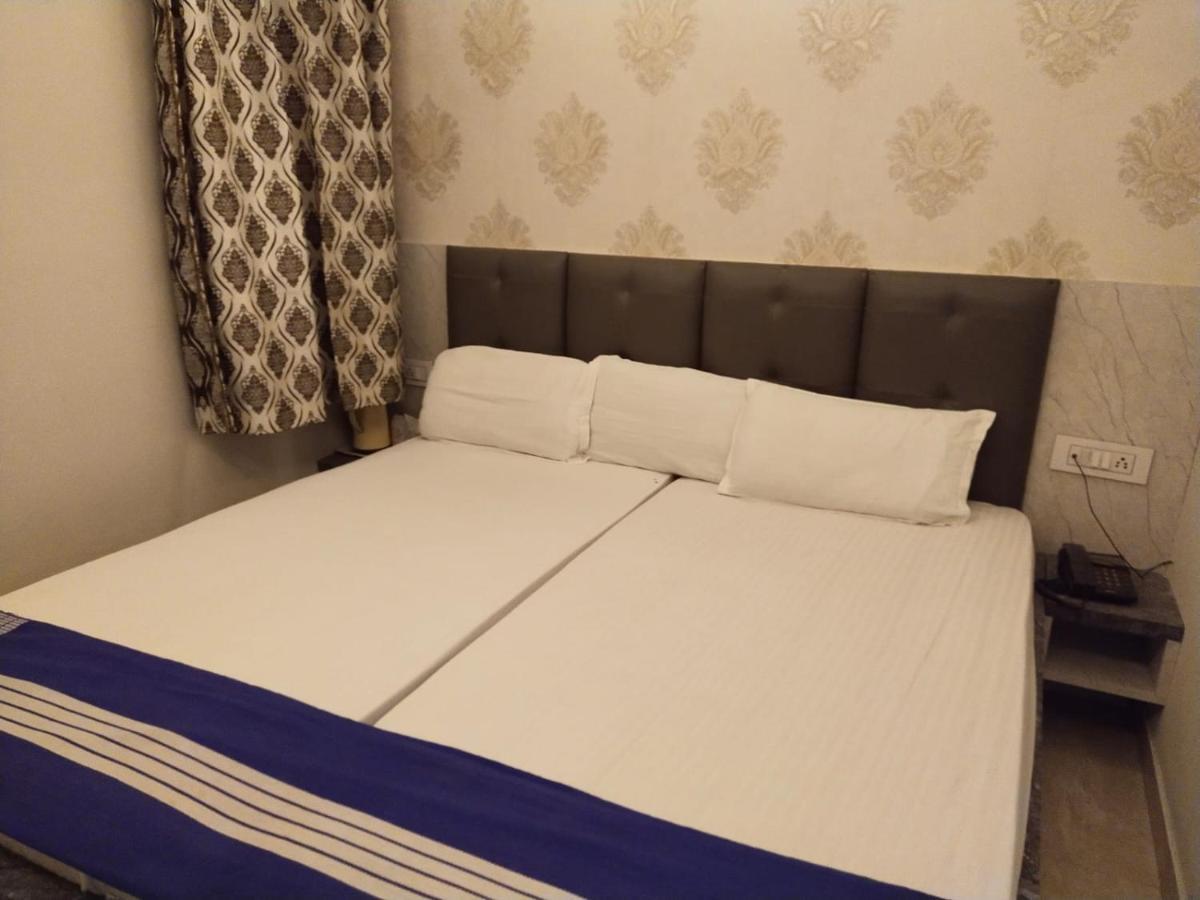 Hotel Gateway Kailash Варанаси Екстериор снимка