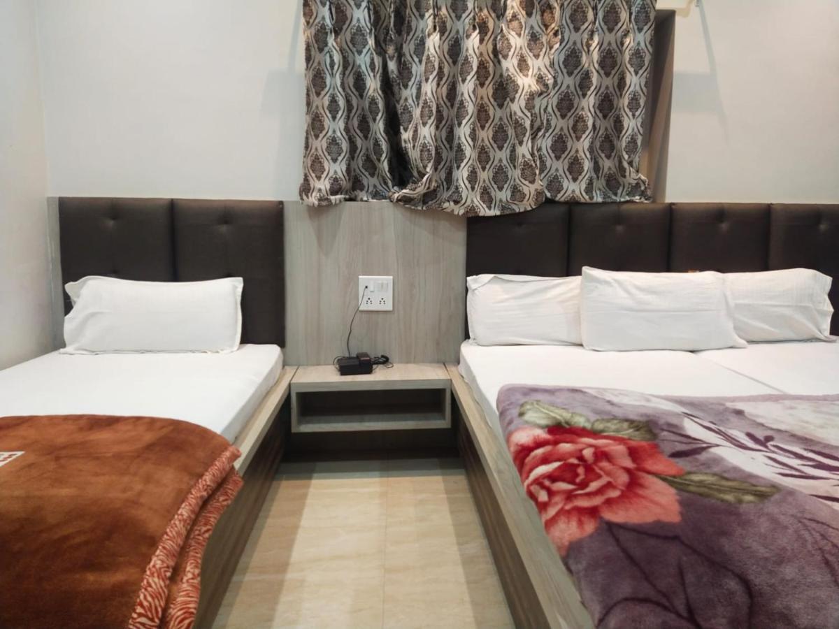 Hotel Gateway Kailash Варанаси Екстериор снимка