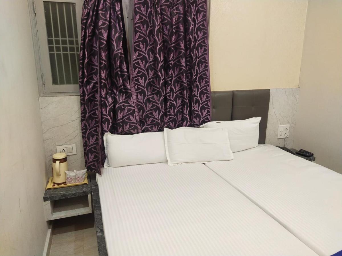 Hotel Gateway Kailash Варанаси Екстериор снимка