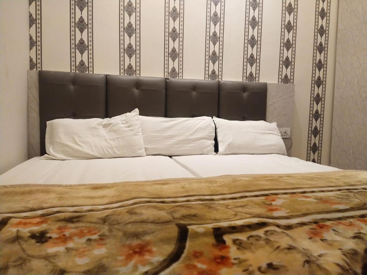 Hotel Gateway Kailash Варанаси Екстериор снимка