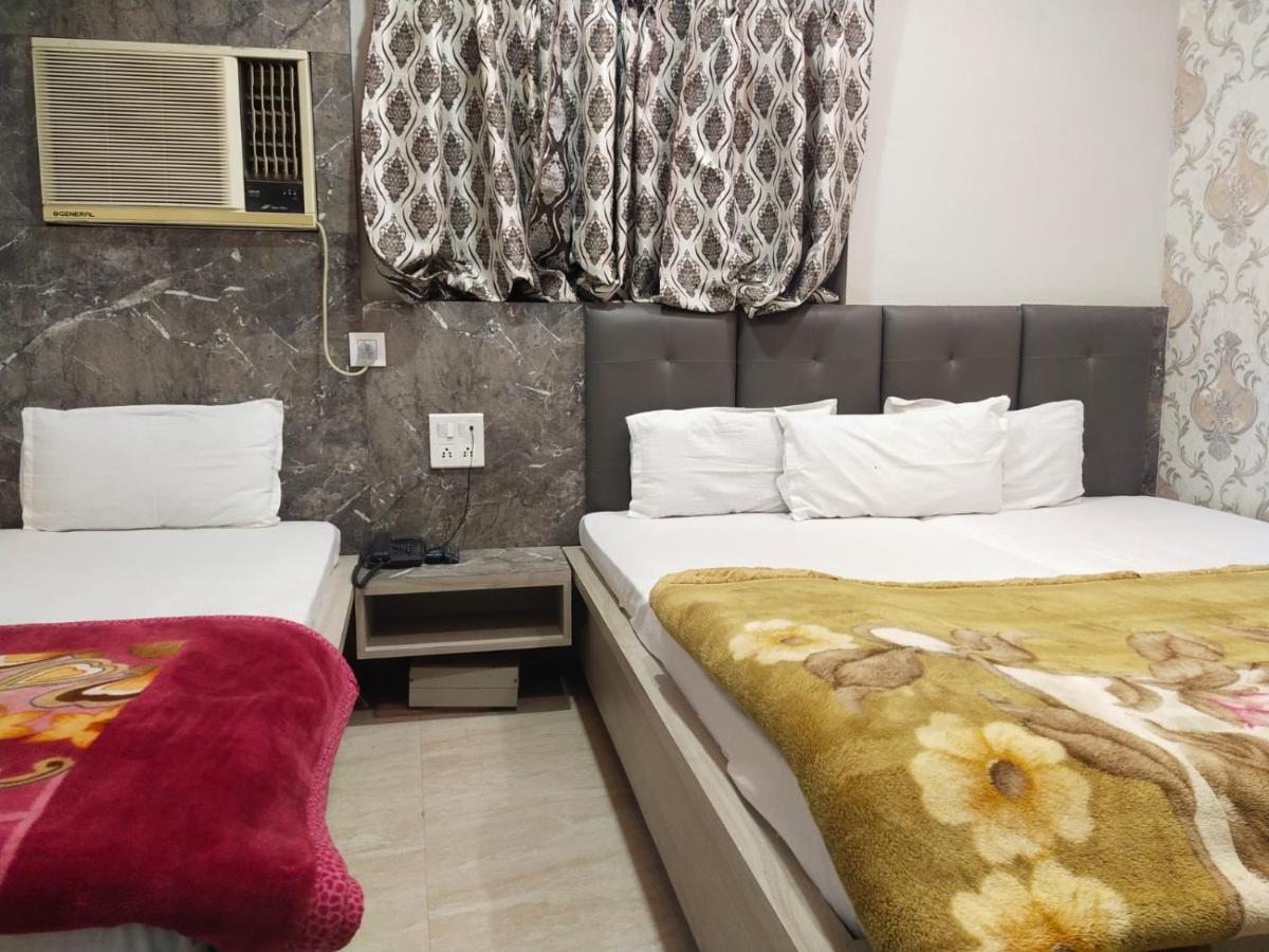 Hotel Gateway Kailash Варанаси Екстериор снимка