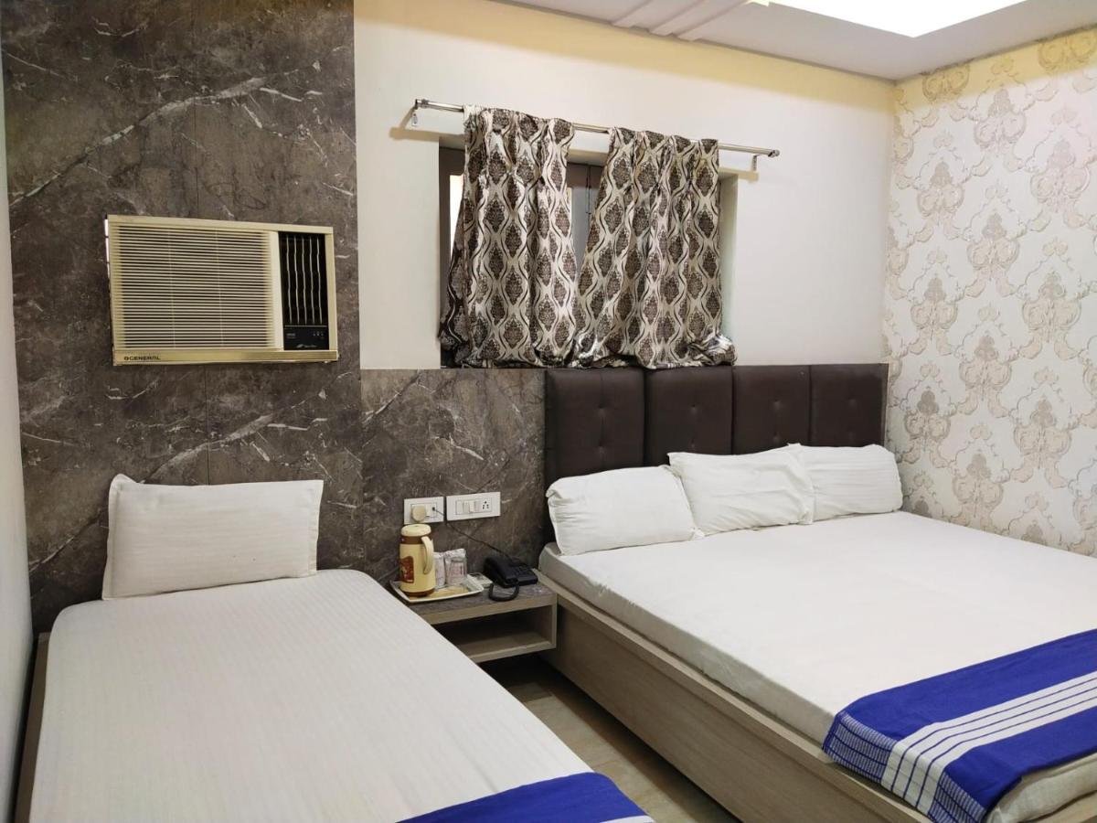 Hotel Gateway Kailash Варанаси Екстериор снимка