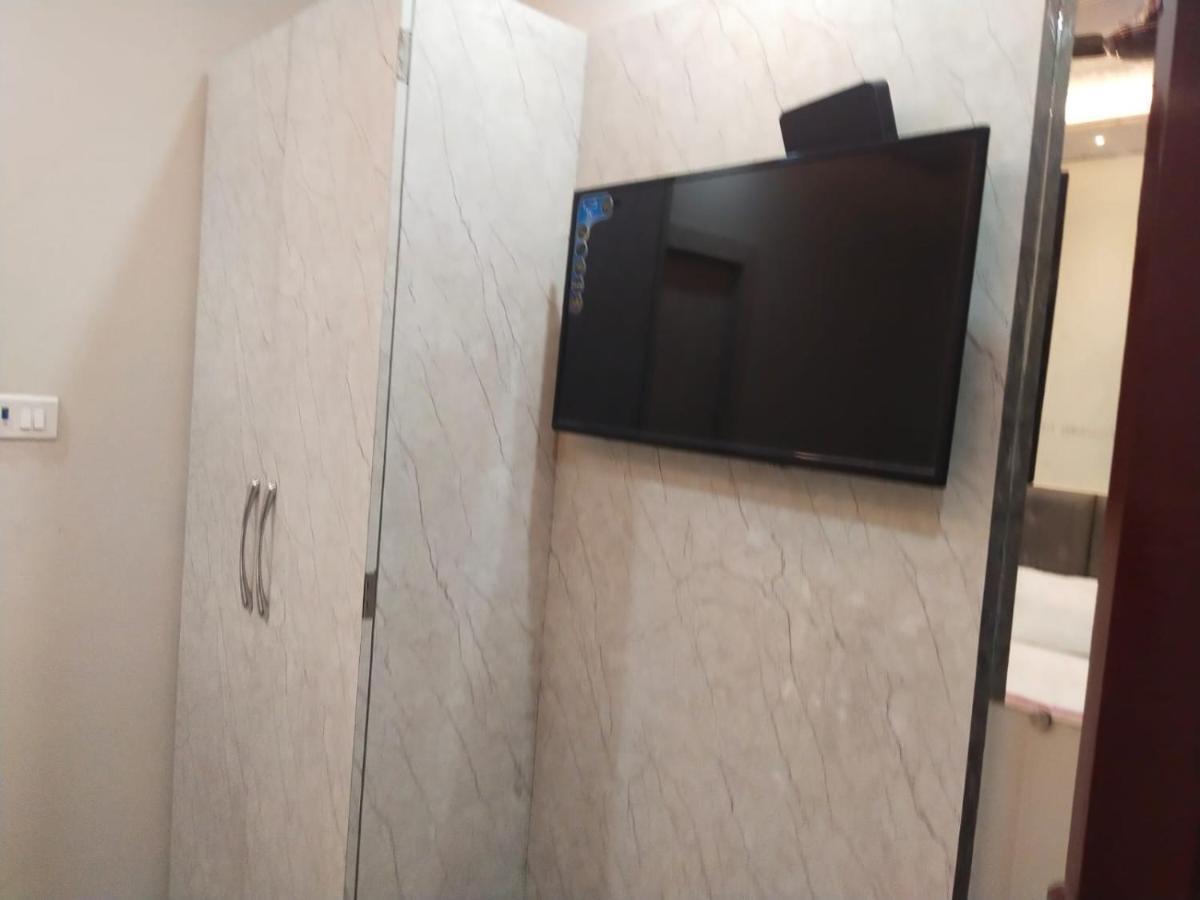 Hotel Gateway Kailash Варанаси Екстериор снимка