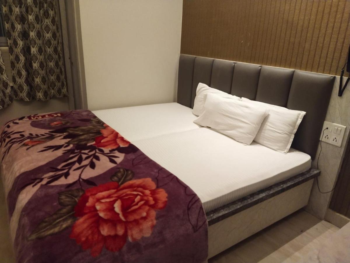 Hotel Gateway Kailash Варанаси Екстериор снимка