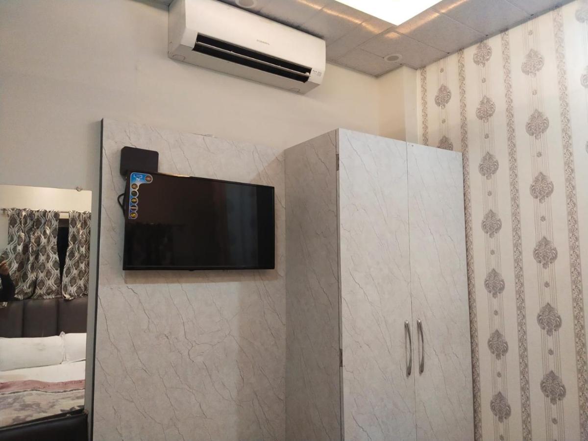 Hotel Gateway Kailash Варанаси Екстериор снимка