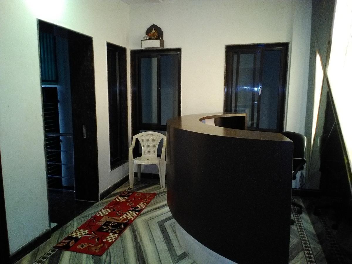 Hotel Gateway Kailash Варанаси Екстериор снимка